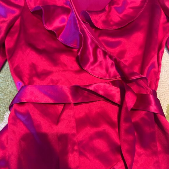 Diane Von Furstenberg pink silk wrap blouse - VERY NICE! size 6 - Picture 5 of 8